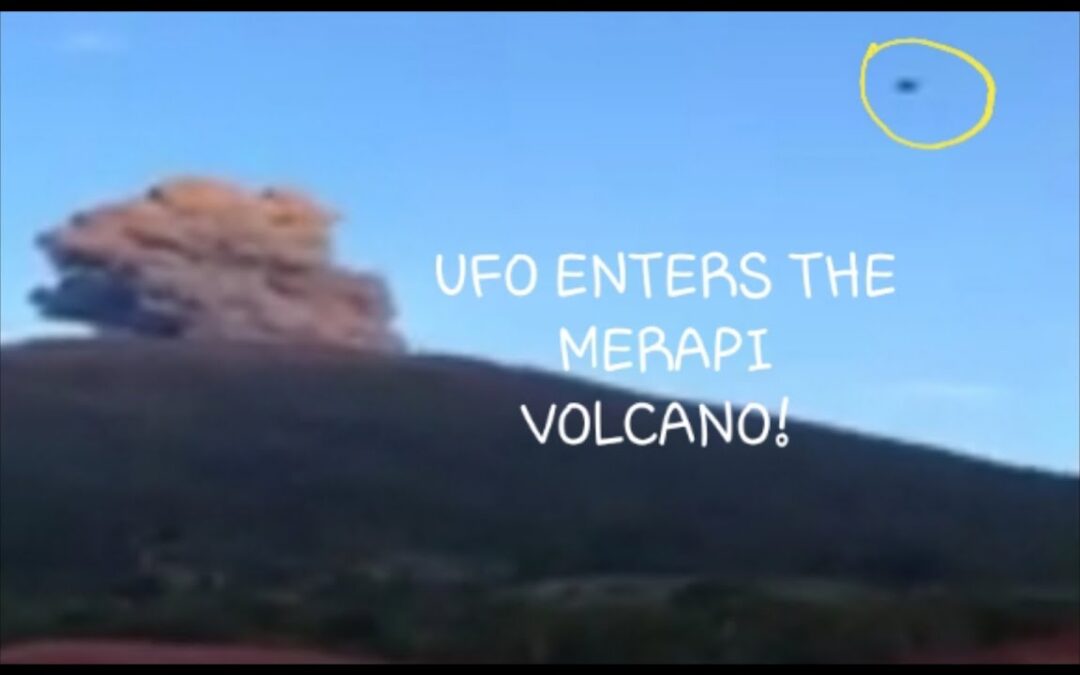 UFO ENTERS MERAPI VOLCANO!