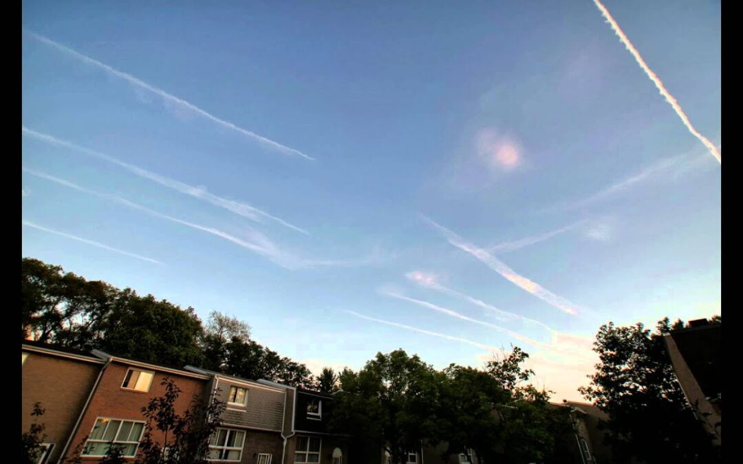 UFO, Toronto, Pictures following Plane Chemtrails?