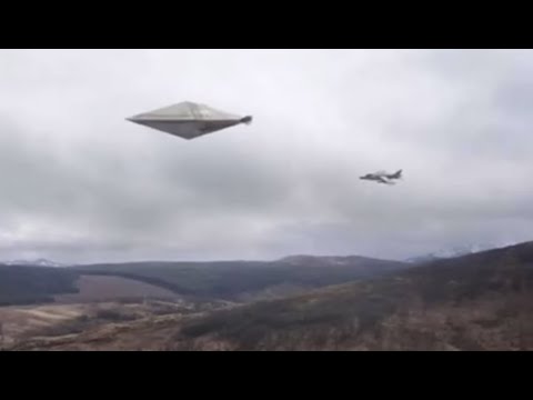 The Calvine Photo: The ‘Clearest’ UFO Image Ever Released Or Just A Hoax? You Decide! Alien Tech