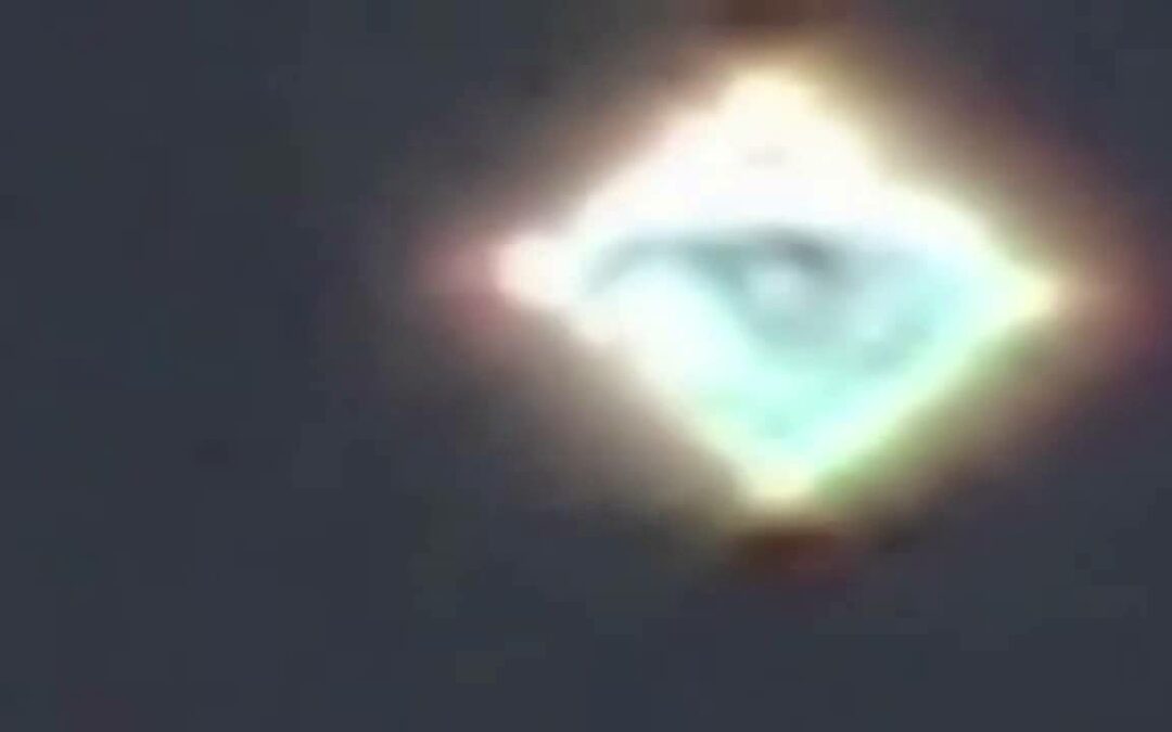 All Seeing Eye UFO Over Lima, Peru - 2014 Best Real Alien Pictures - 2013 On Mars - New Top 10 Scary