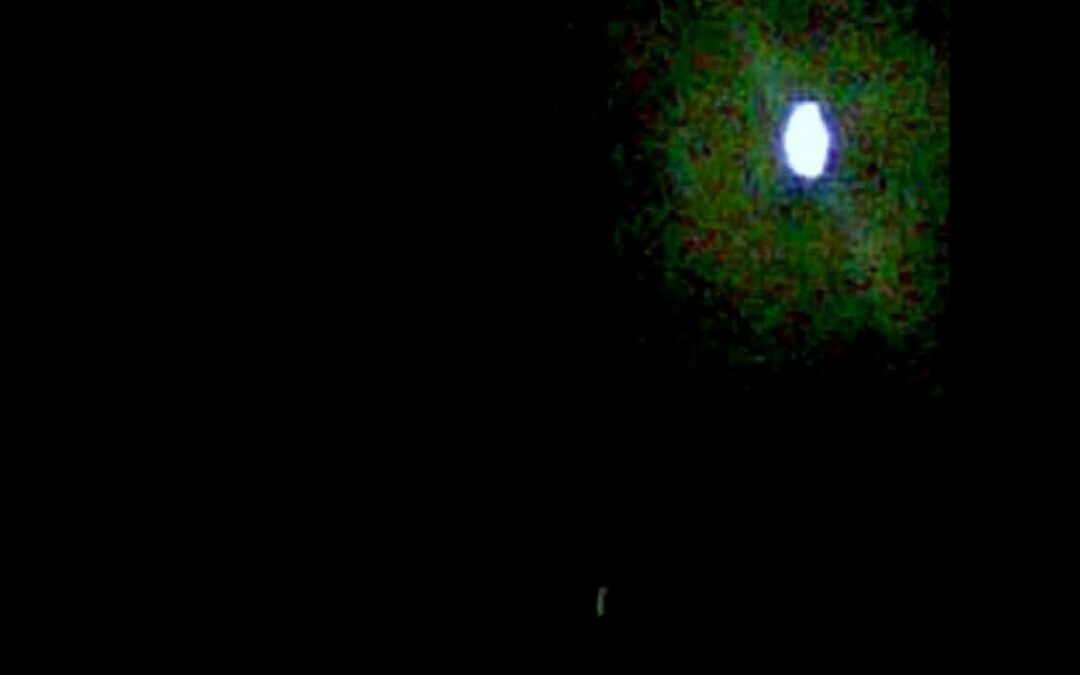 my ufo pics taken with my battered phone cam compilation 1.wmv